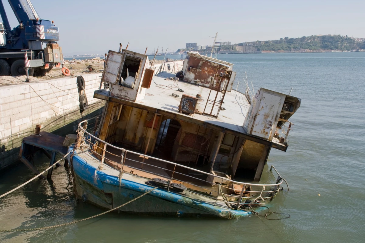 Vessel Dismantling – MUGE, Alcântara Dock